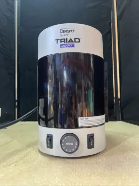 TRIAD-2000 DENTSPLY TRUBYTE Visible Light Cure